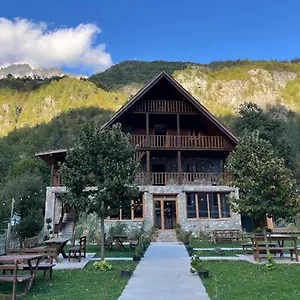 Alpinehouse Pensión
